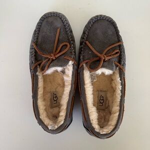 UGG Women’s Dakota Suede Slippers in Pewter Grey, size 8